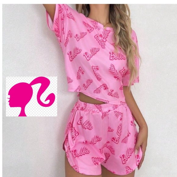 Barbie two piece outfit set in pink
Size medium - Picture 3 of 4